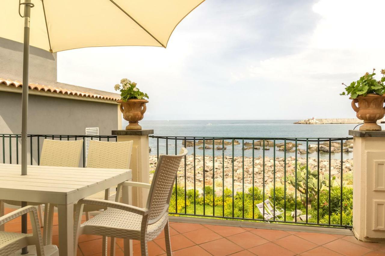 Les Suites - Apartments Riposto Buitenkant foto