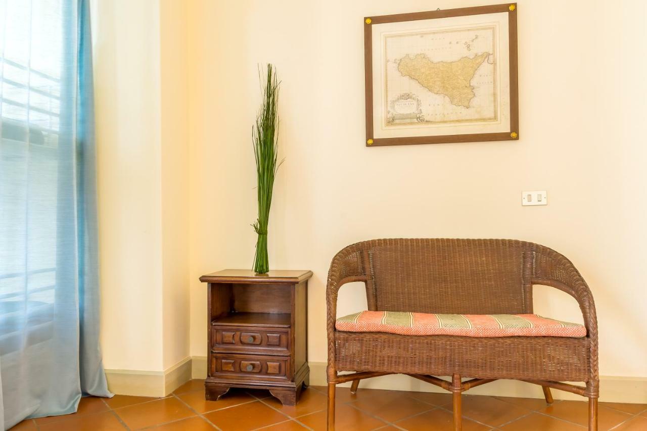 Les Suites - Apartments Riposto Buitenkant foto